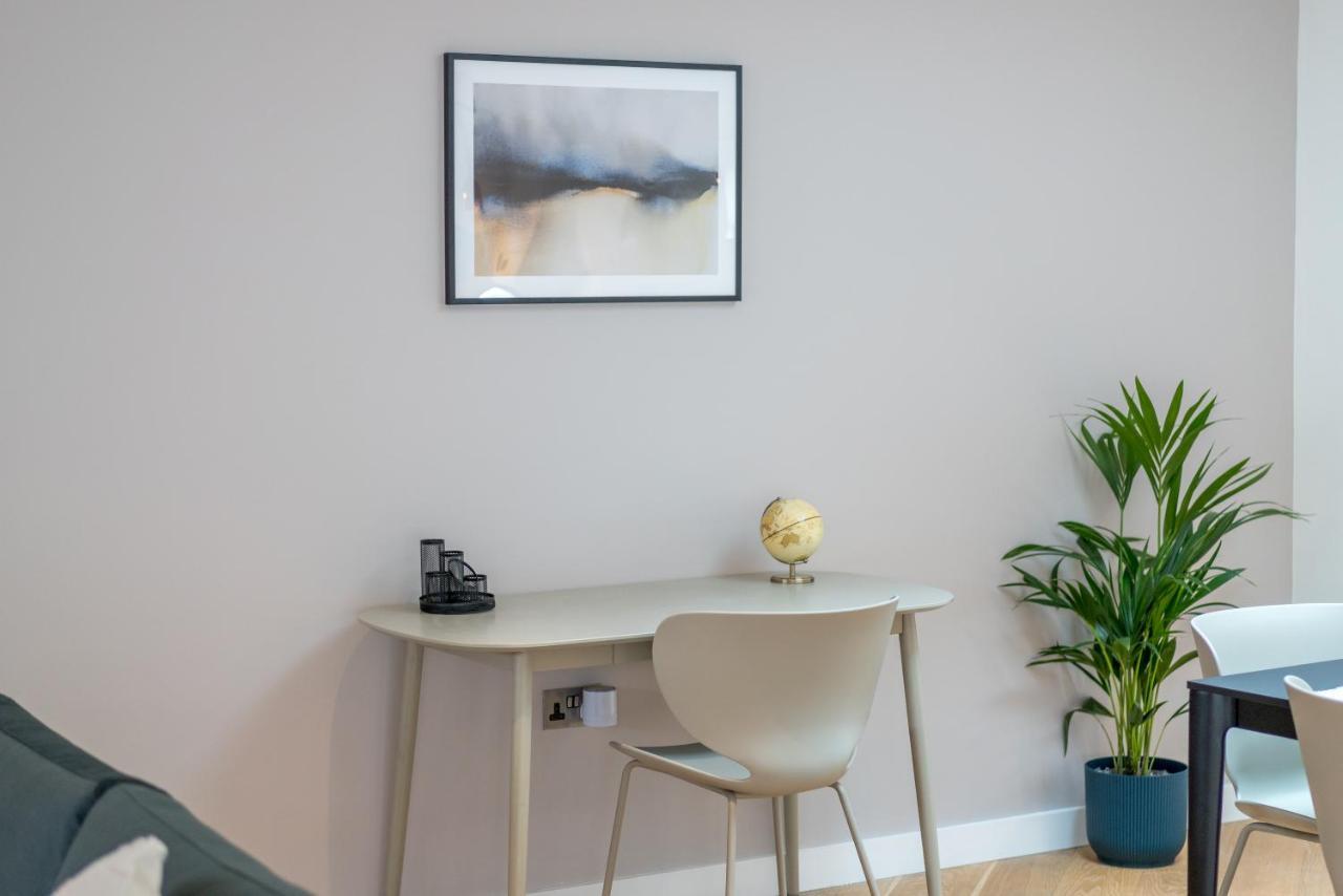 Joivy Stylish 3 Bed, 3 Bath House With Private Courtyard In Chelsea Vakantiehuis