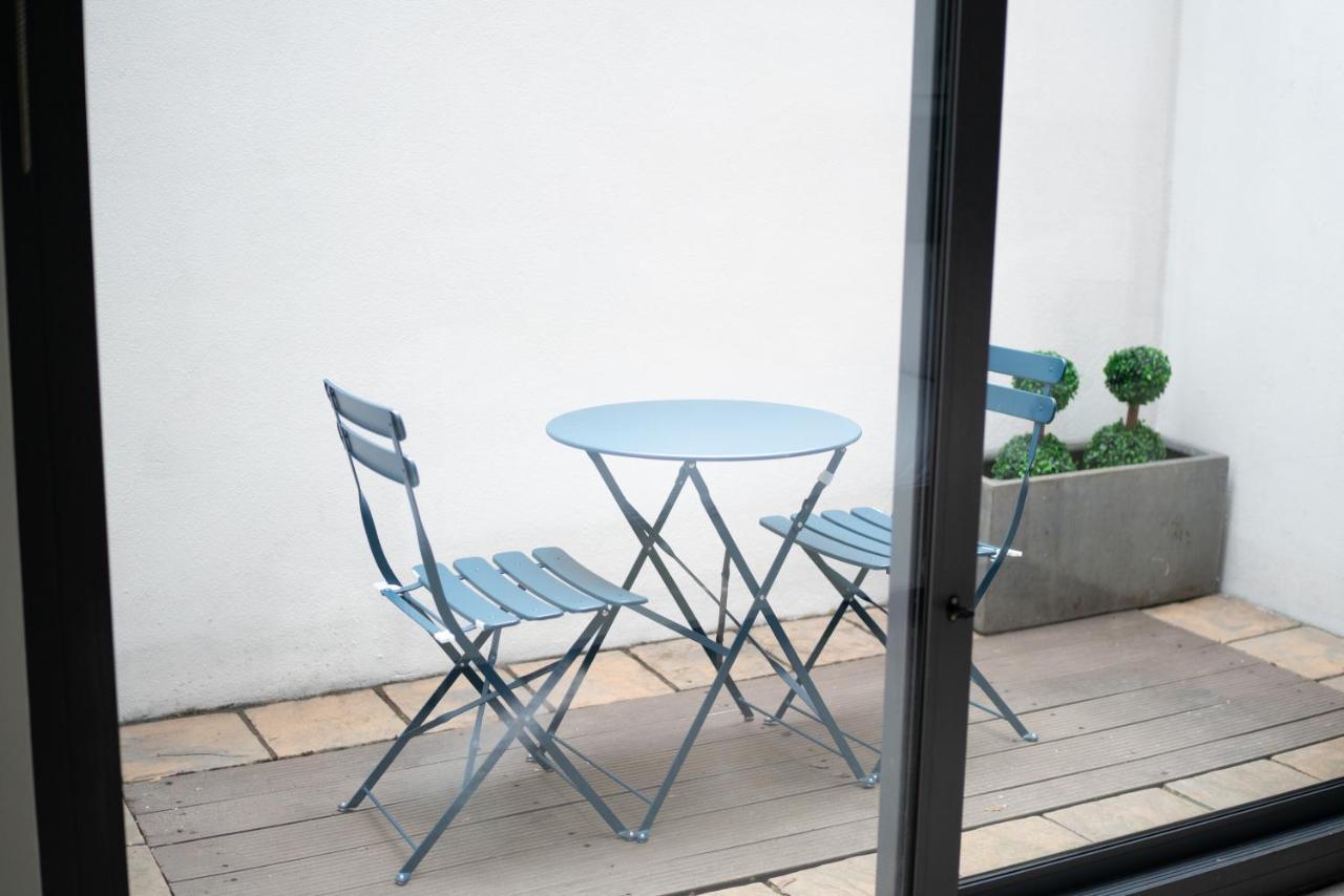 Joivy Stylish 3 Bed, 3 Bath House With Private Courtyard In Chelsea *