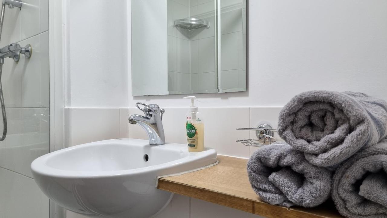 Apartamento Spacious 5 Min Walk To Leytonstone Underground Station And 5 Stops To Zone 1 Londres