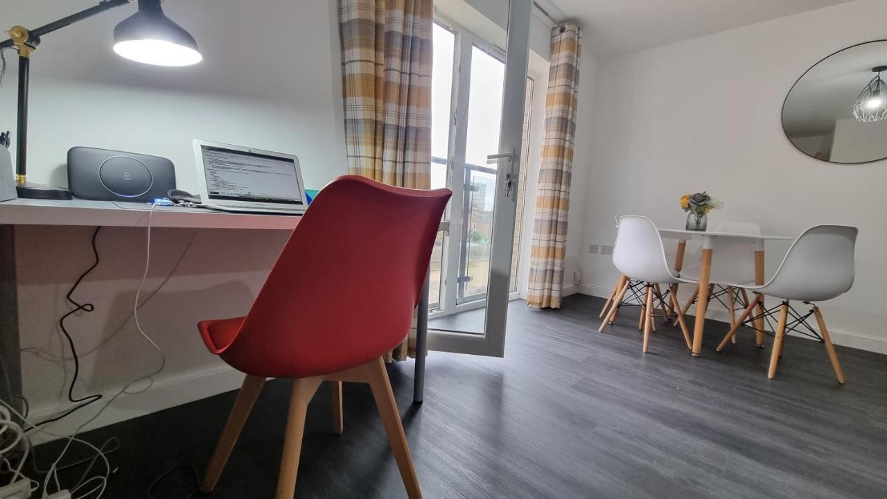 Apartamento Spacious 5 Min Walk To Leytonstone Underground Station And 5 Stops To Zone 1 Londres