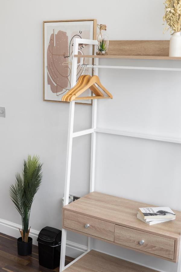 Central Located In City Of - Farringdon Station *
