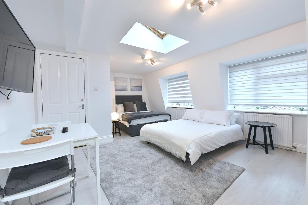 Studios: Line Convenience Near Westfield * London