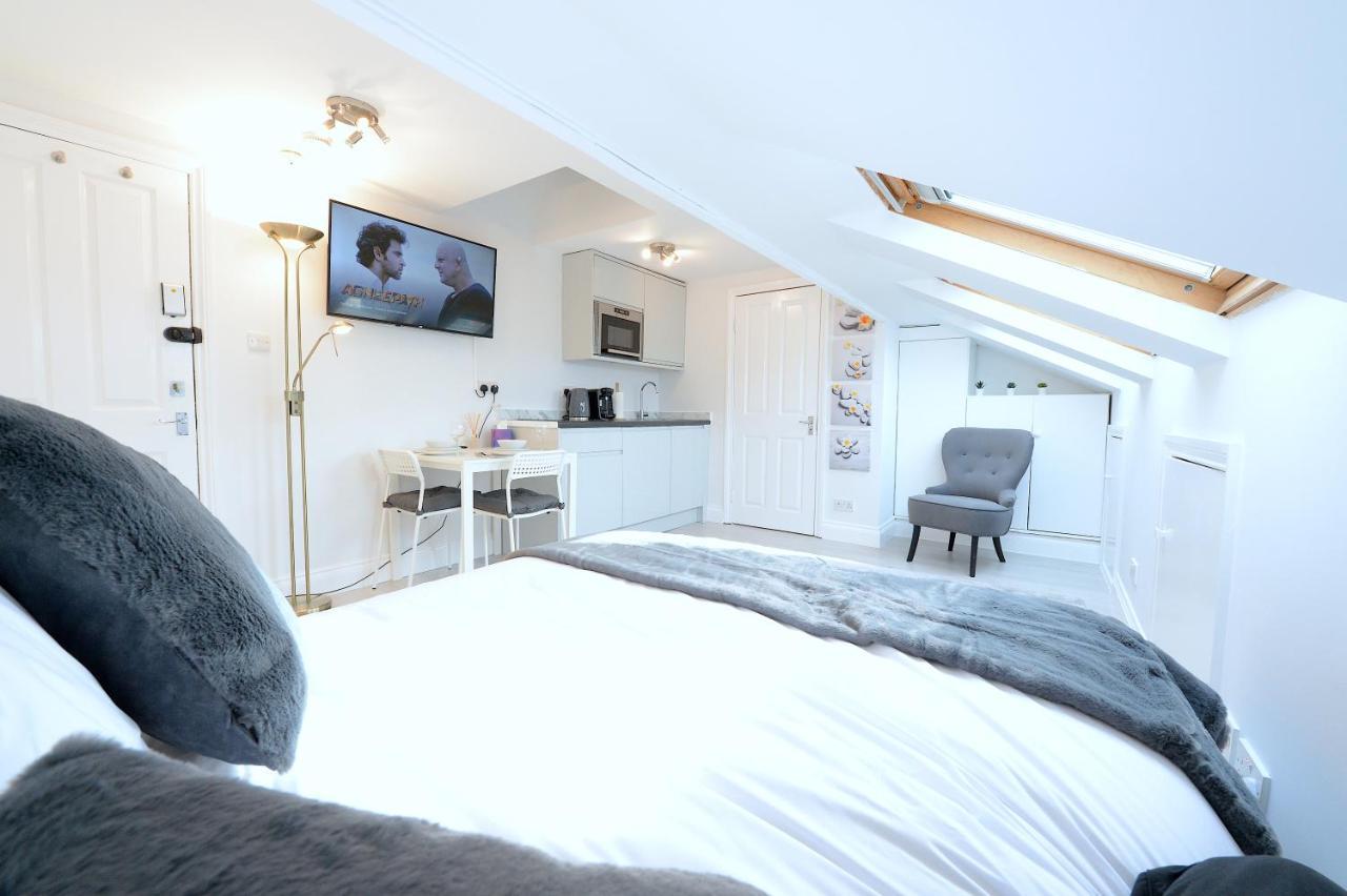 Studios: Line Convenience Near Westfield * London