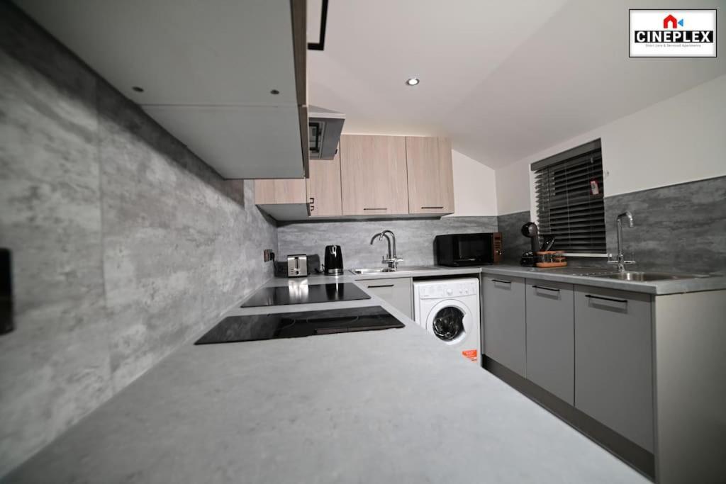 Apartment Cheerful 1bed Studio Flat With Netflix And Wi-fi By Cineplex Short Lets & Serviced