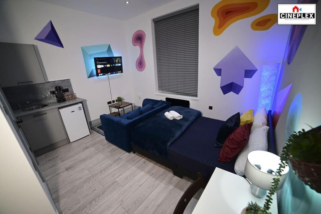 Cheerful 1bed Studio Flat With Netflix And Wi-fi By Cineplex Short Lets & Serviced Apartment London