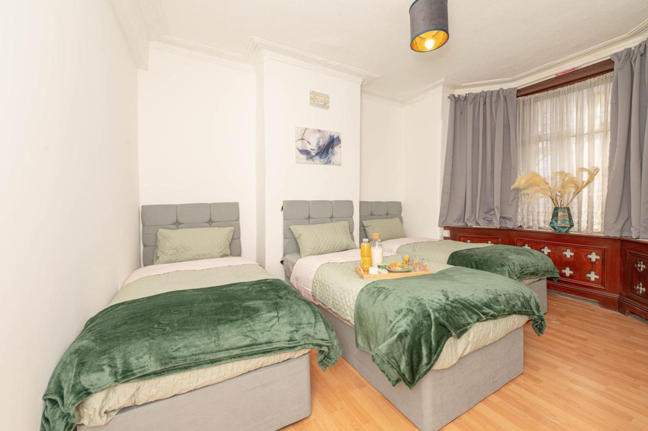 Hébergement de vacances Xtra Large 4 Bedroom House, Near Excel, And 5 Walk To Train Station