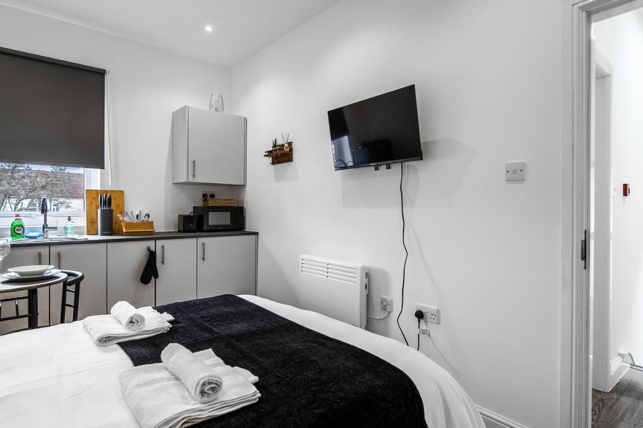 Modern Studio In Wembley Apartment *
