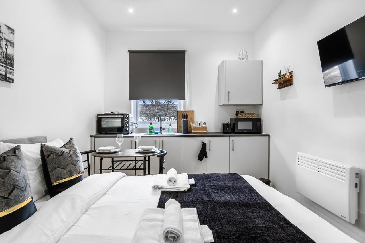 Modern Studio In Wembley *