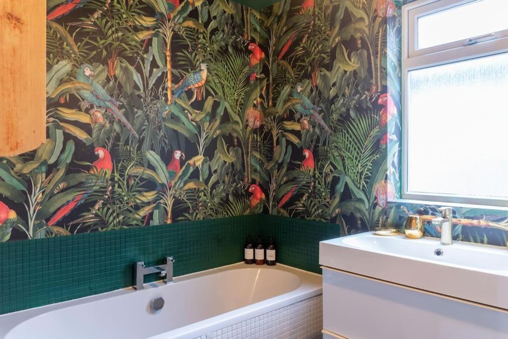 Dahomey - Streatham - * London