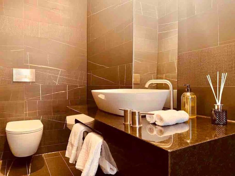 Large 3 Bed 3 Bathrooms Penthouse With Terrace And Views In * Londres
