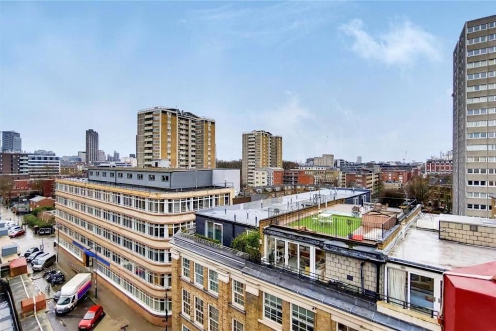 Large 3 Bed 3 Bathrooms Penthouse With Terrace And Views In * Londres