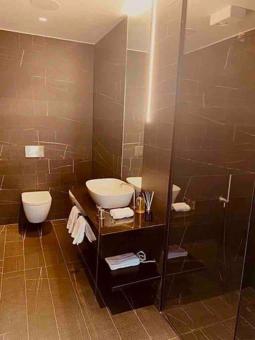 Large 3 Bed 3 Bathrooms Penthouse With Terrace And Views In * Londres