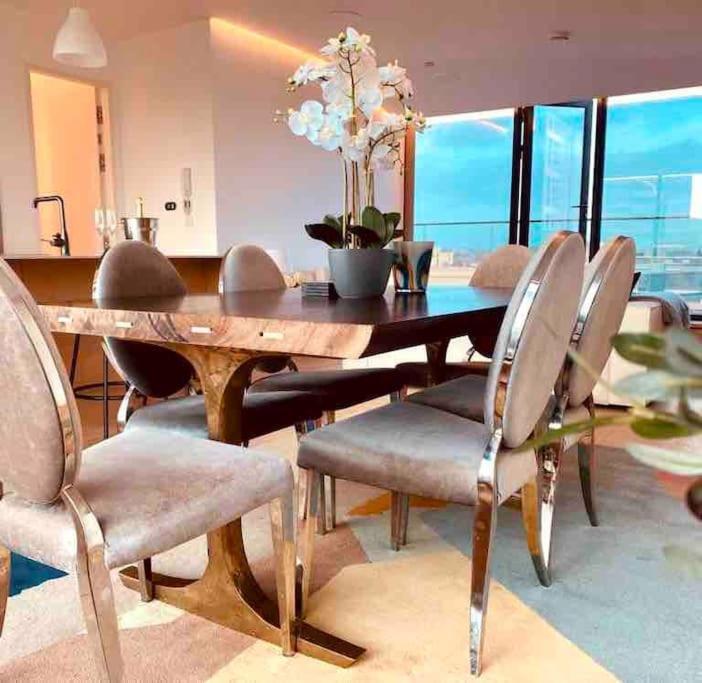 Large 3 Bed 3 Bathrooms Penthouse With Terrace And Views In Appartement
