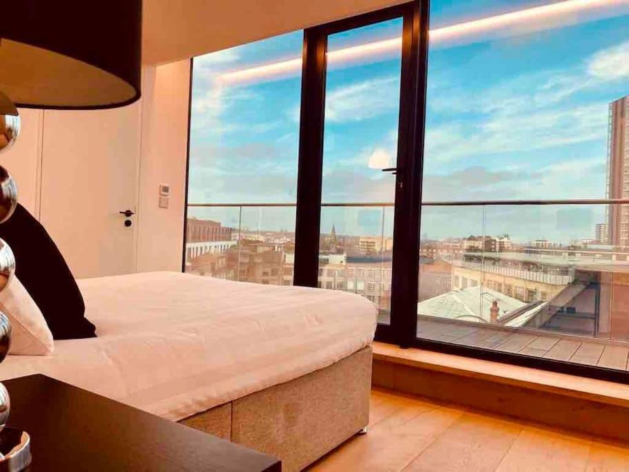 Large 3 Bed 3 Bathrooms Penthouse With Terrace And Views In