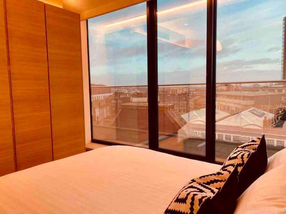 Large 3 Bed 3 Bathrooms Penthouse With Terrace And Views In Appartement
