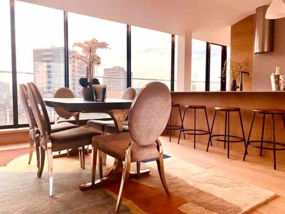 Large 3 Bed 3 Bathrooms Penthouse With Terrace And Views In Appartement Londres