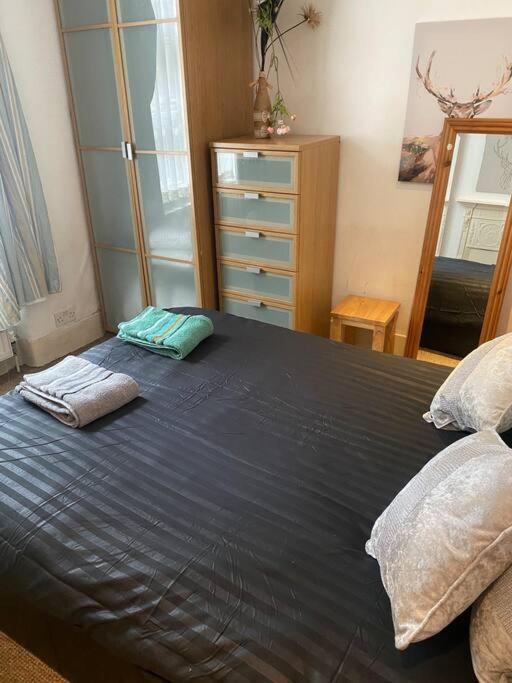 017- Premium Location 100 Penfold Place Apartamento *