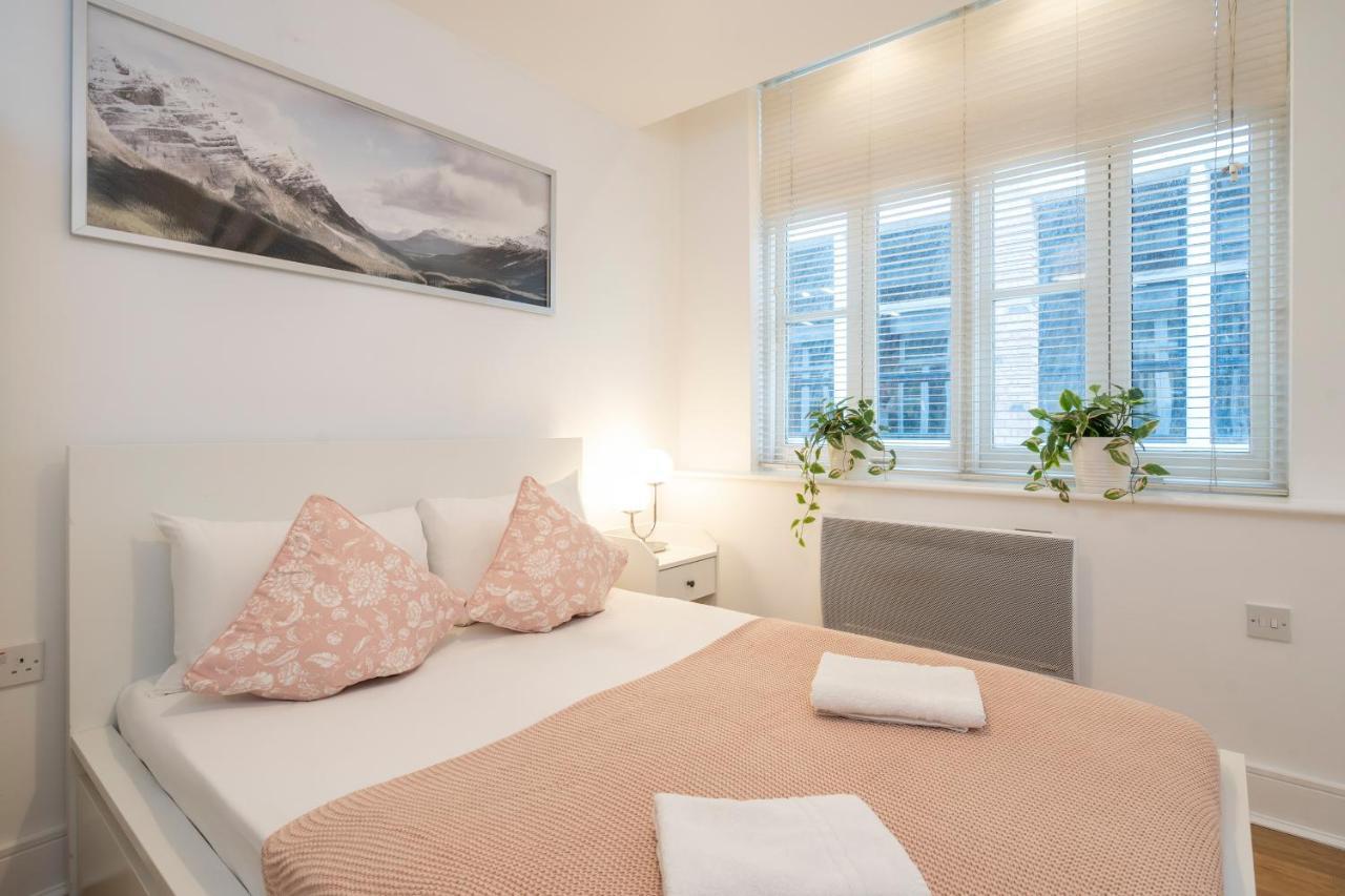 Farringdon Apartment *