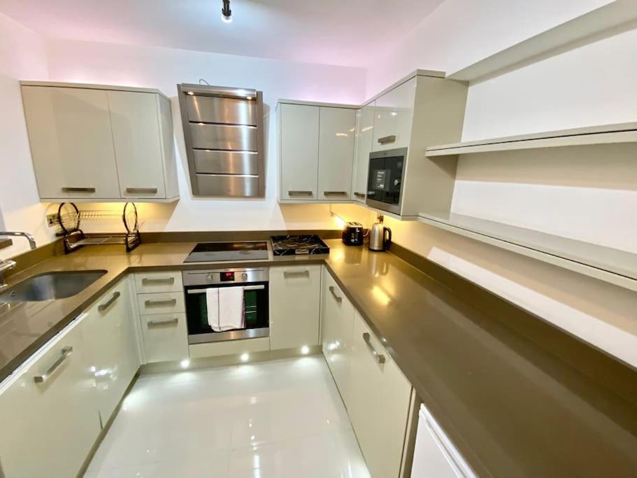 Knightsbridge Opposite Harrods Large Self Contained 1 Bedroom