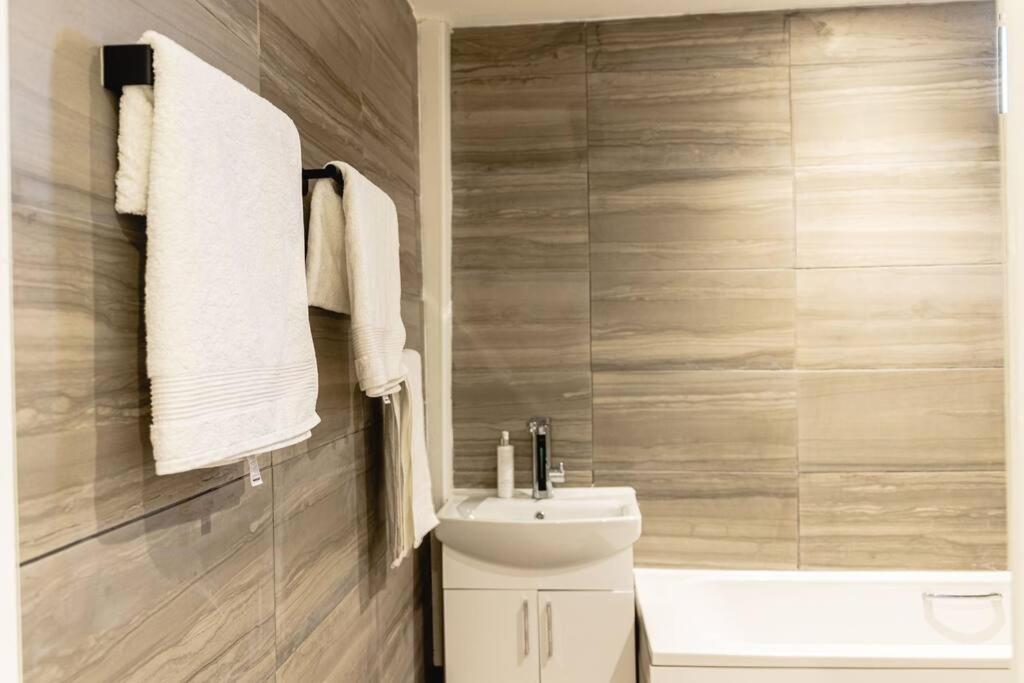 2 Bed With Free Parking Apartamento Londres