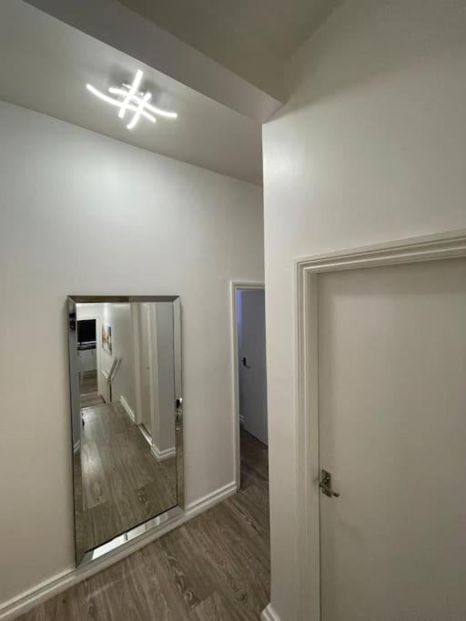 Spacious, Modern 2 Bed * Londres