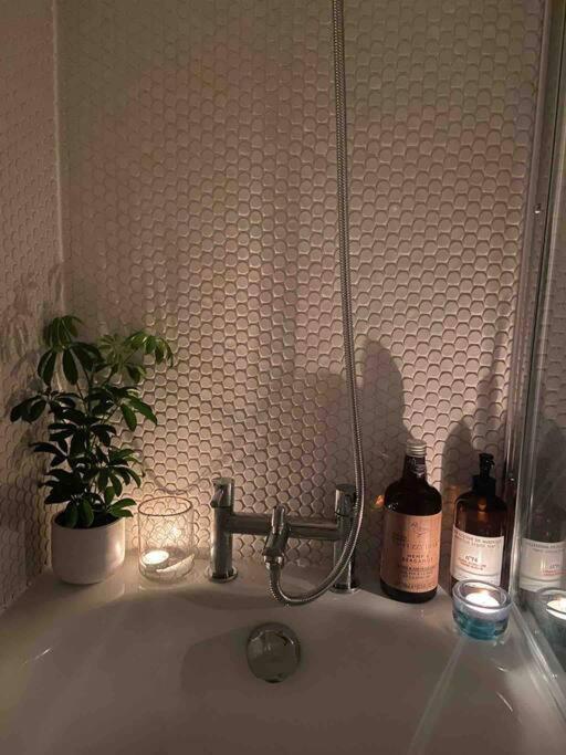 Shoreditch Cosy Flat, Next To Van Gogh Exhibition Apartment *