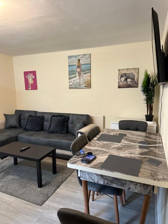 Appartement Amazing And Lovely 2- Bedroom First Floor Flat *