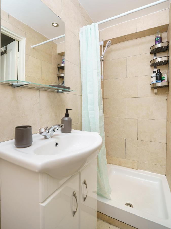 Kensington Nest Serviced Studio 2 Apartment *