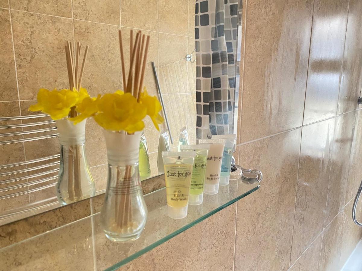 Immaculate In Apartment London