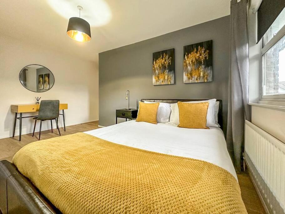 Ferienhaus Newly Refurbished 3 Bed House Near O2 Arena