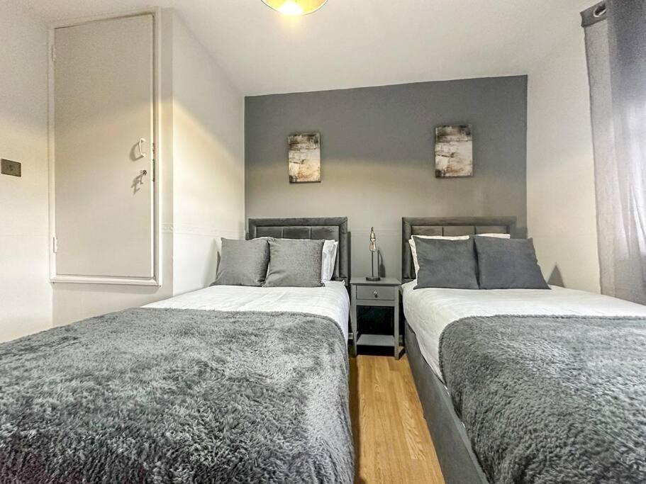 Ferienhaus Newly Refurbished 3 Bed House Near O2 Arena