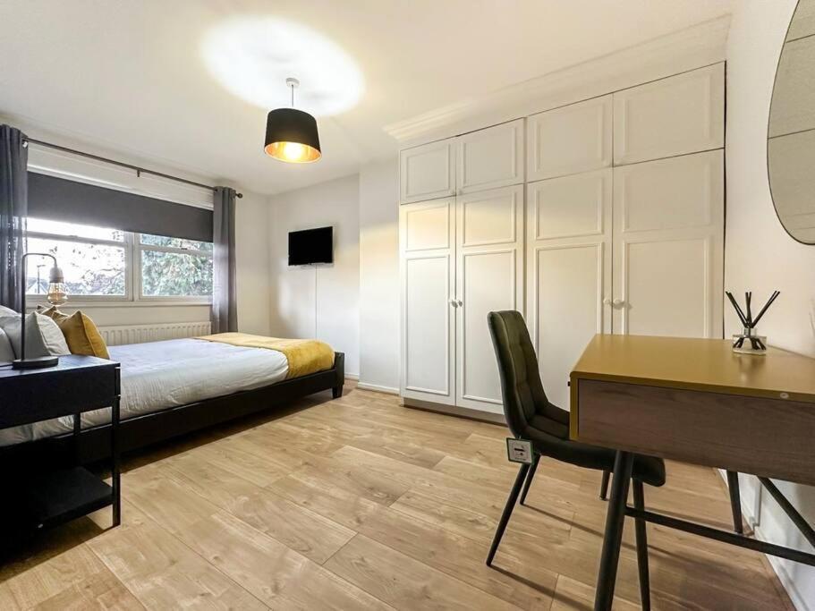 Ferienhaus Newly Refurbished 3 Bed House Near O2 Arena
