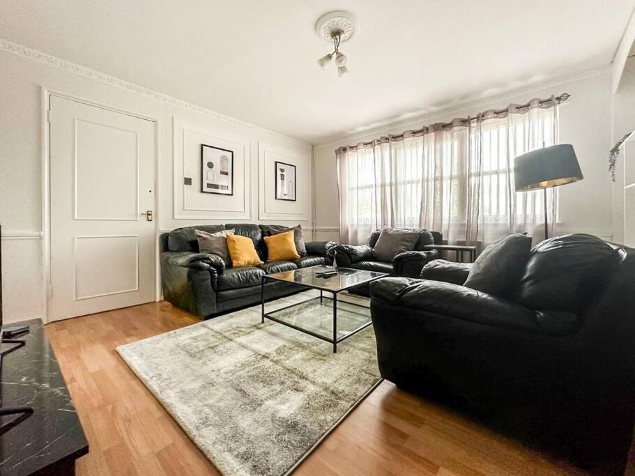 Ferienhaus Newly Refurbished 3 Bed House Near O2 Arena *