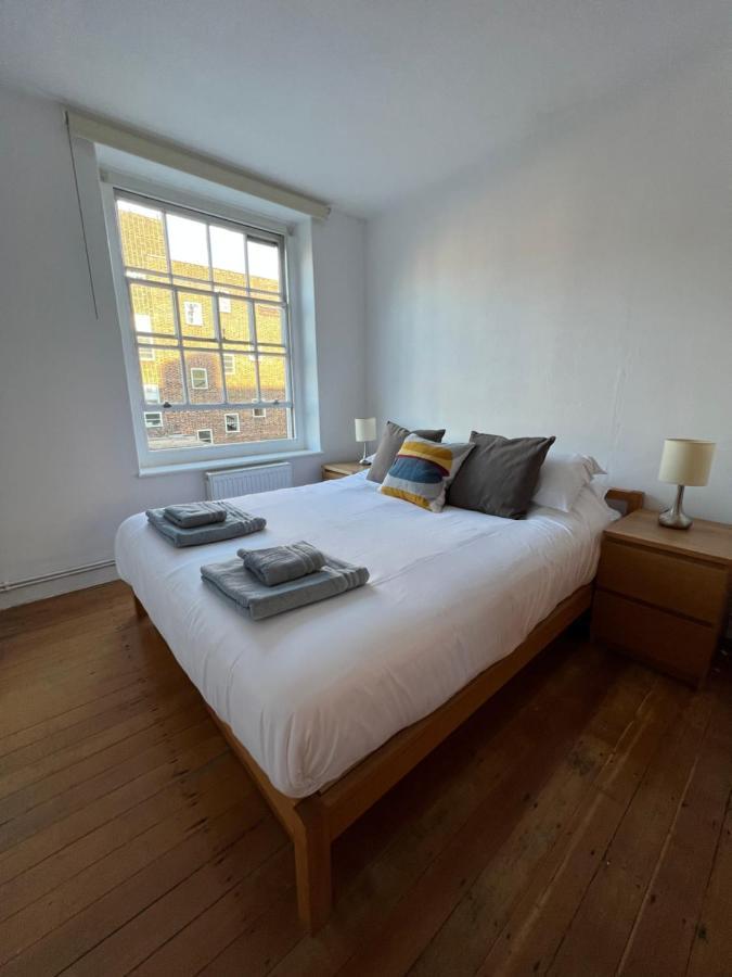 Cosy Bedroom Near Oval Station - Shared Bathroom