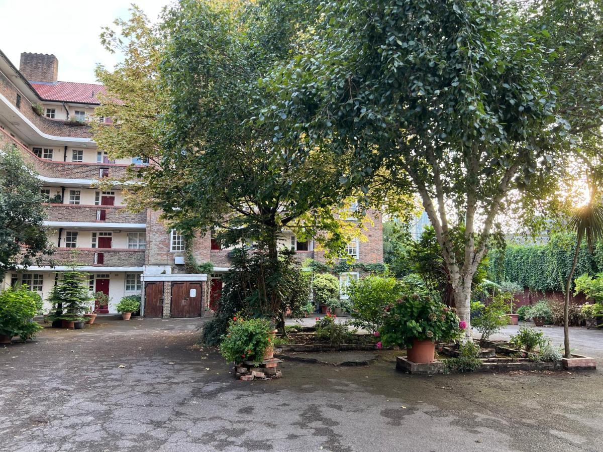 Cosy Bedroom Near Oval Station - Shared Bathroom London