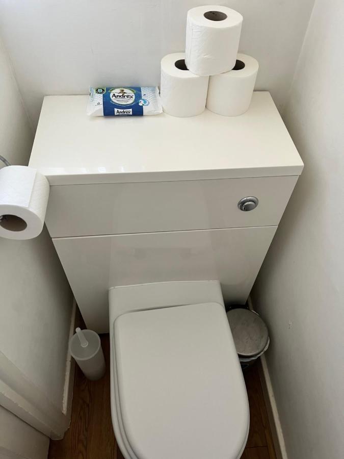 Cosy Bedroom Near Oval Station - Shared Bathroom