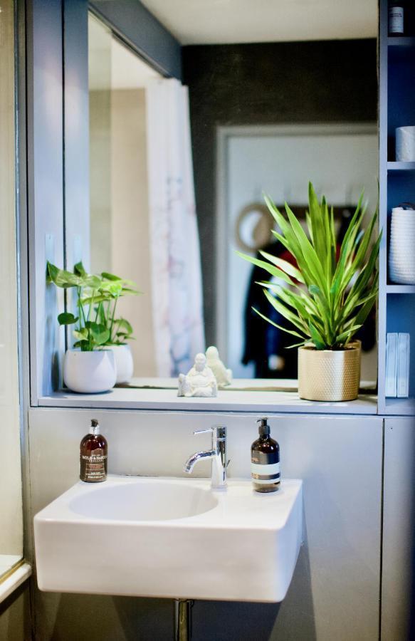 Zen Life With Urban Views - E8 Chic Apartment