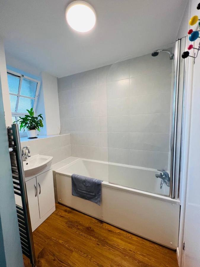 Privatunterkunft Cosy Bedroom Near Oval Station - Shared Bathroom London
