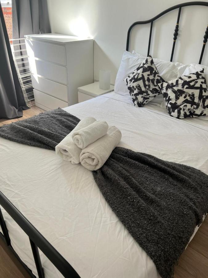 Fully Equipped 2 Bed Flat On Old Compton St! Apartment