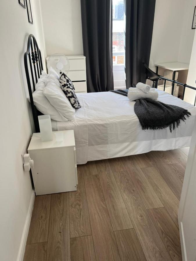 Fully Equipped 2 Bed Flat On Old Compton St! * London