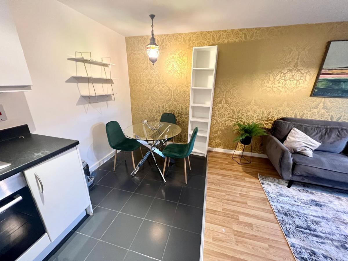 2 Bedroom Near Olympic Park With Free Parking Apartment London