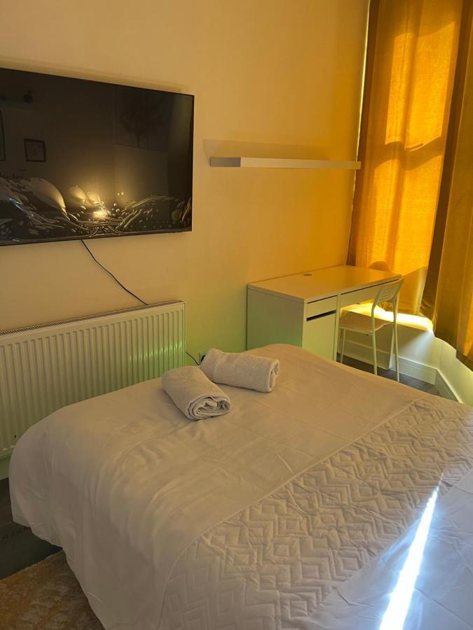 Small Cosy 2 Flat With 2 Double Beds Apartment