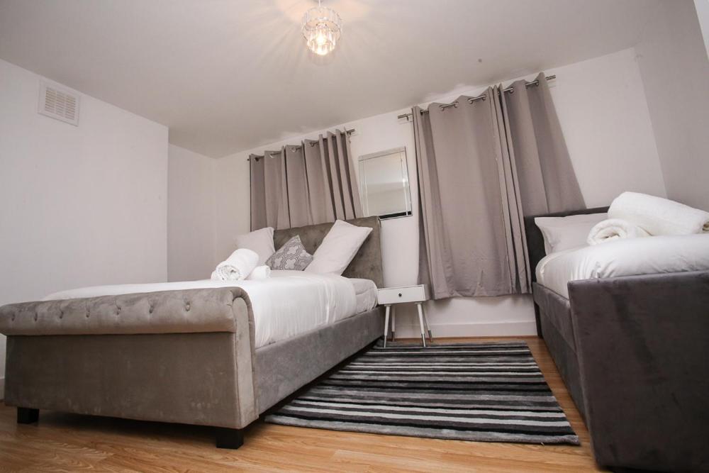 Newly Refurbished 3 Bedroom House Close To Central Appartement