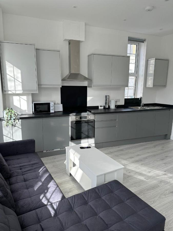 The Walworth Retreat- Cozy Flats In