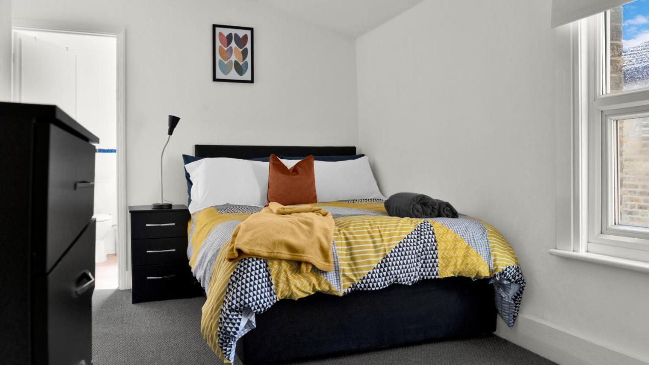 Livestay-4 Bed 2 Bath House With Private Garden Hébergement de vacances Londres