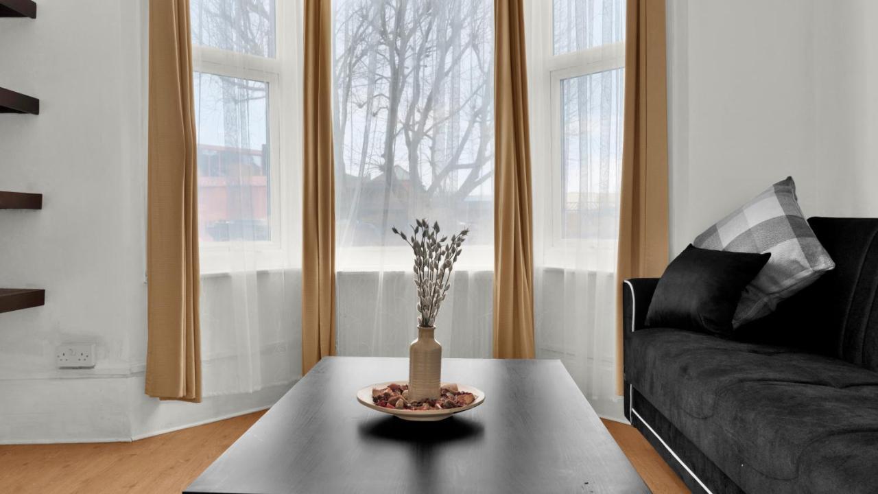 Livestay-4 Bed 2 Bath House With Private Garden Hébergement de vacances *