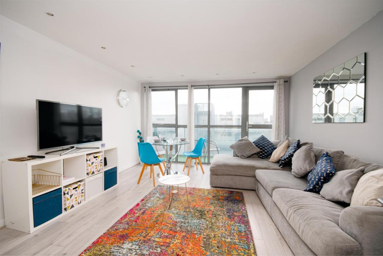 Stylish Close To Bridge * Londen