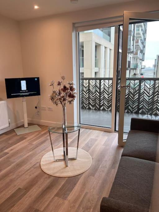 Beautiful One-bed In White City! Apartamento Londres