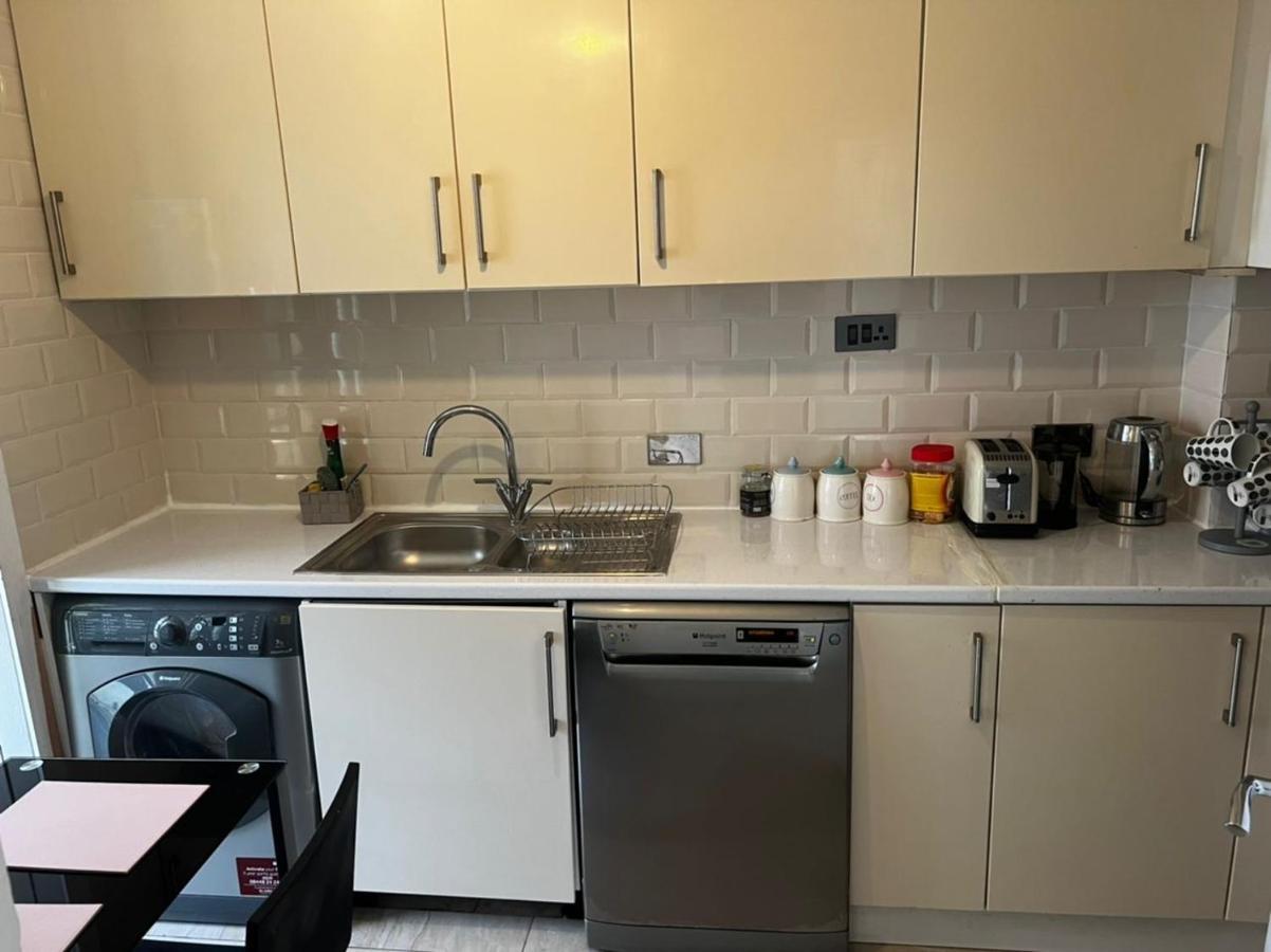 Cosy 2-bedroom Flat In Finsbury Park, Modern, Convenient & Close To London! Apartamento