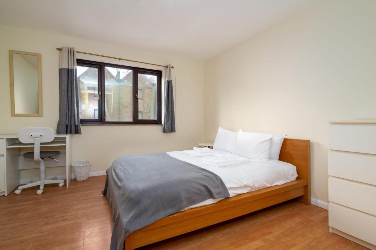 Guestready - 4br In Surrey Quays Canada Water Londen